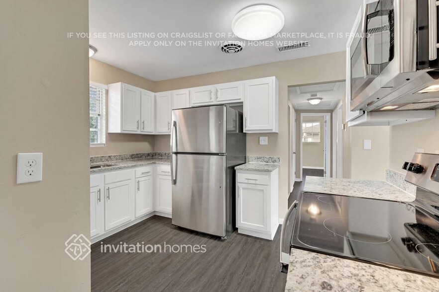 Building Photo - 1650 Cezanne Dr W