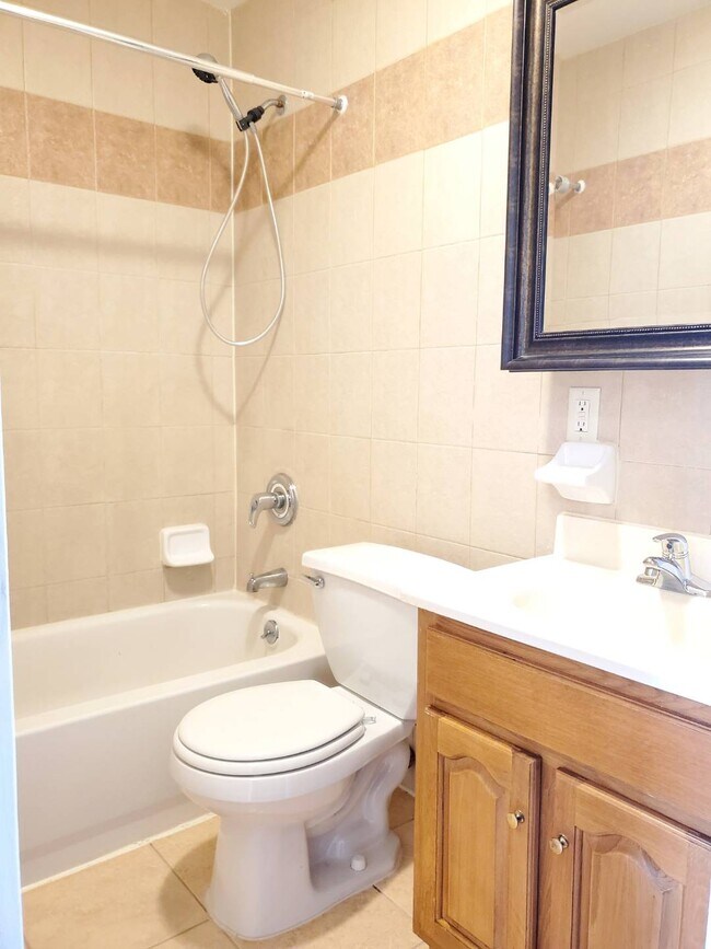 Building Photo - 74-22 Rockaway Blvd