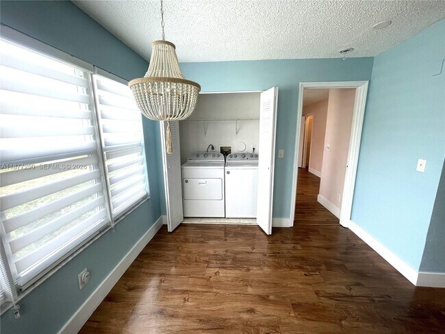 Building Photo - 12760 Vista Isles Dr