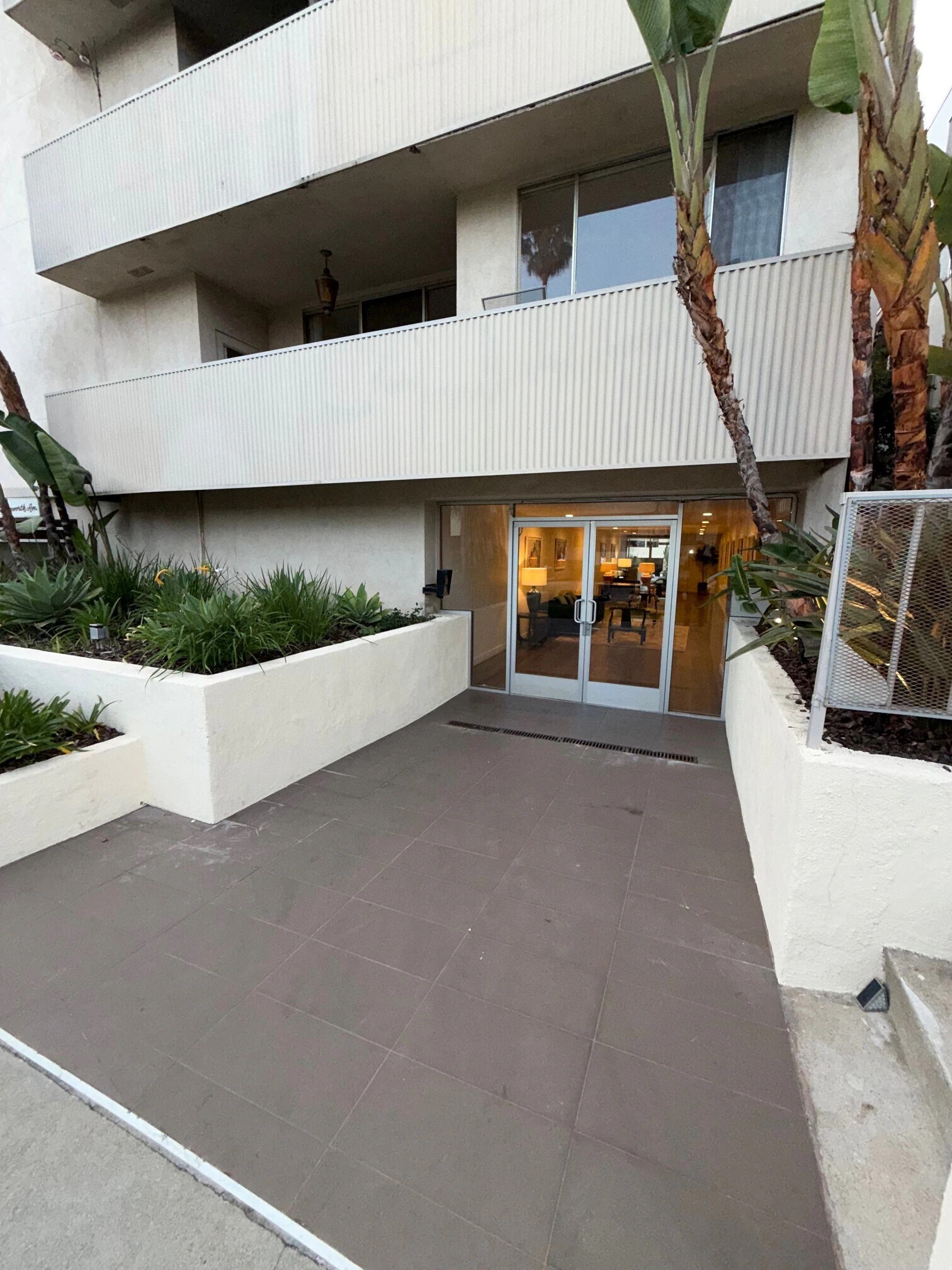 Building Photo - 1541 Hayworth Ave