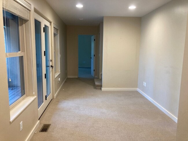 Building Photo - Custom home in the sought-after Edgemont H...