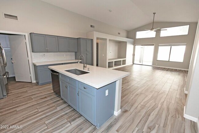 Building Photo - Remodeled Ahwatukee 4br
