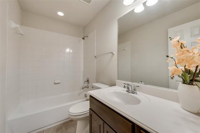 Building Photo - 10620 Sexton Dr