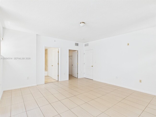 Building Photo - 425 NE 30th St