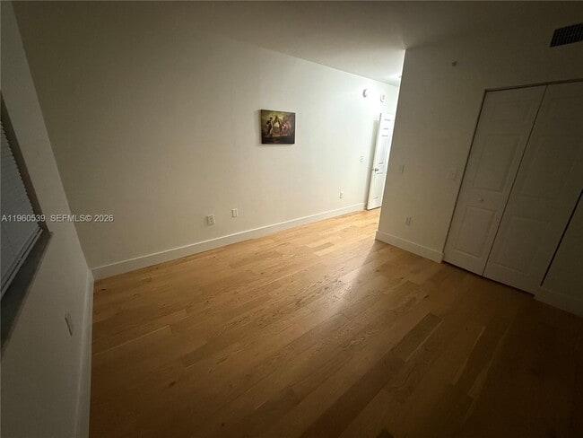 Building Photo - 17150 N Bay Rd