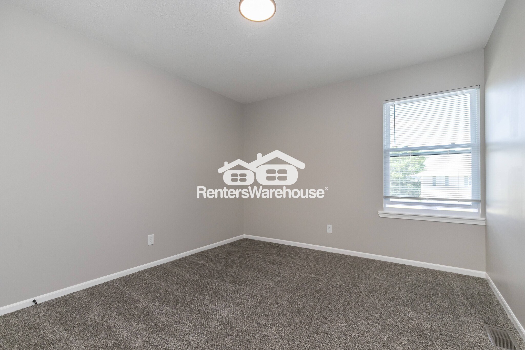 Building Photo - 145 N Crest Dr