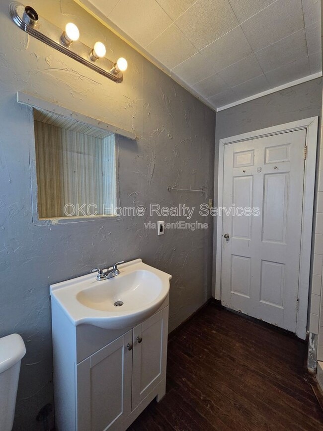 Building Photo - 2144 NW 36th St