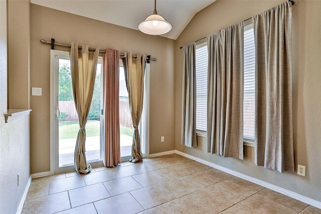 Building Photo - 15529 Landing Creek Ln