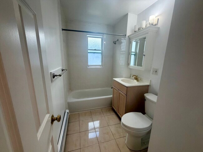 Building Photo - 19 Banks St