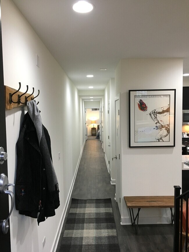 Building Photo - 1760 N Clark St