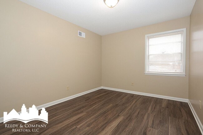 Building Photo - 3782 Wychemere Dr