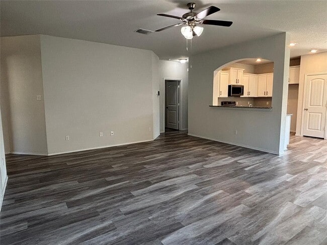 Building Photo - 111 Lillian Dr