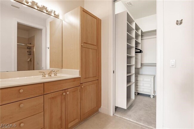 Building Photo - 572 11th Ave S