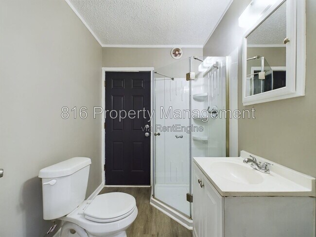 Building Photo - 5912 Paseo Blvd