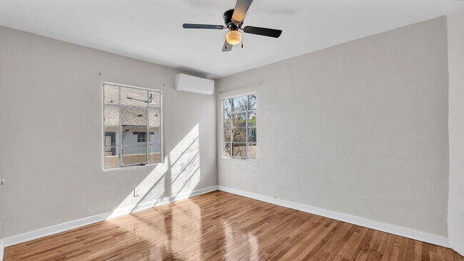 Building Photo - 205 Harvard Dr SE