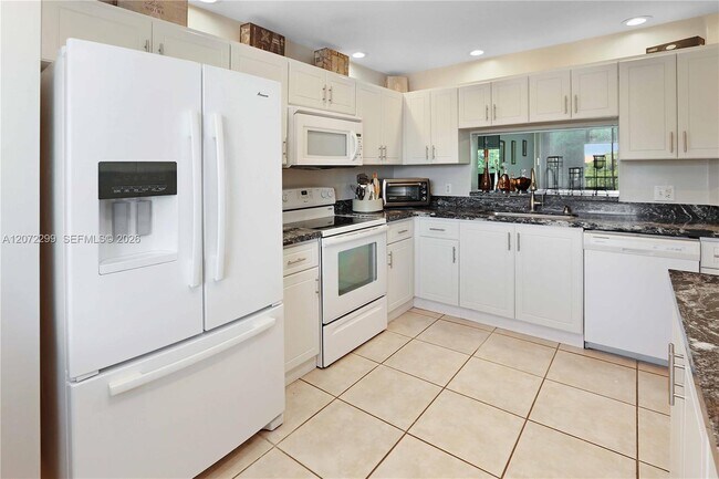 Building Photo - 850 SW 138th Ave