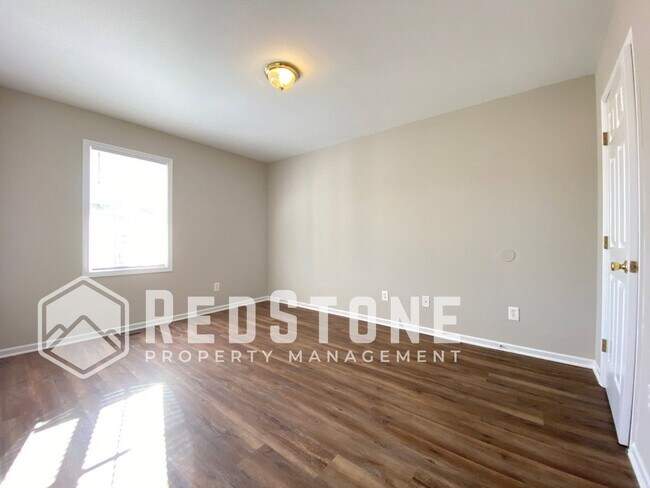 Building Photo - 1104 Chandler Ave