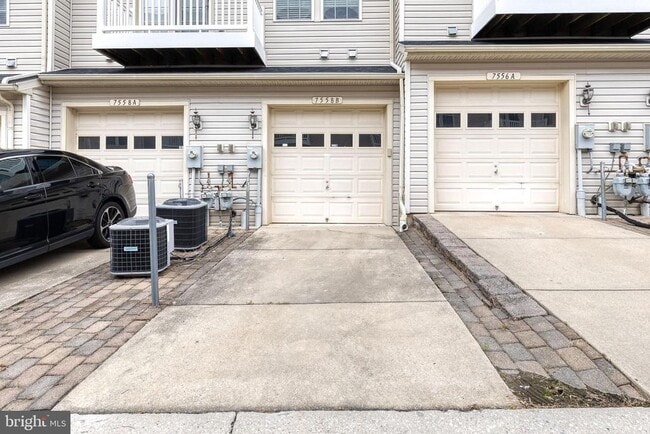 Building Photo - 7558 Stoney Run Dr
