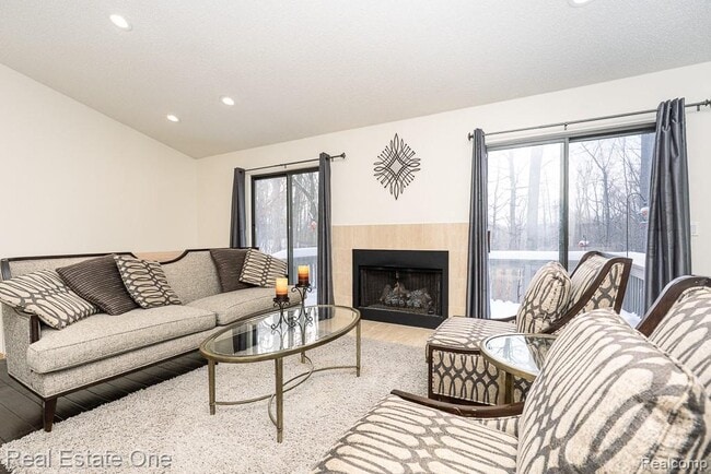 Building Photo - 7086 Danbrooke Ct