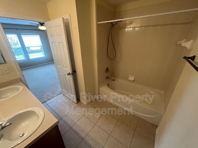 Building Photo - 1500 Calming Water Dr