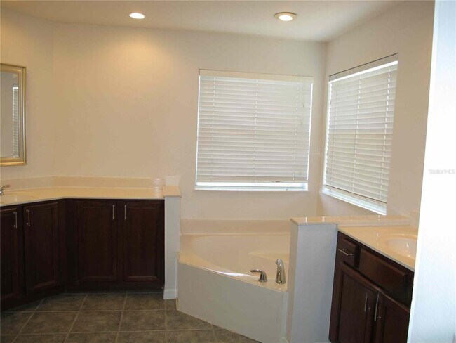 Building Photo - 10044 Canopy Tree Ct