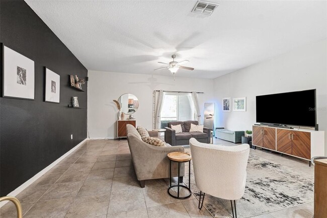 Building Photo - 10687 Lake Montauk Dr