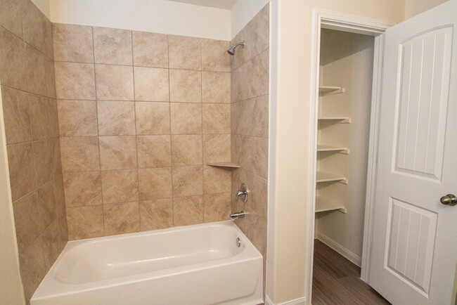 Building Photo - 961 River Sage Ct