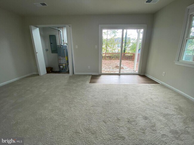 Building Photo - 9 Farrell Ln