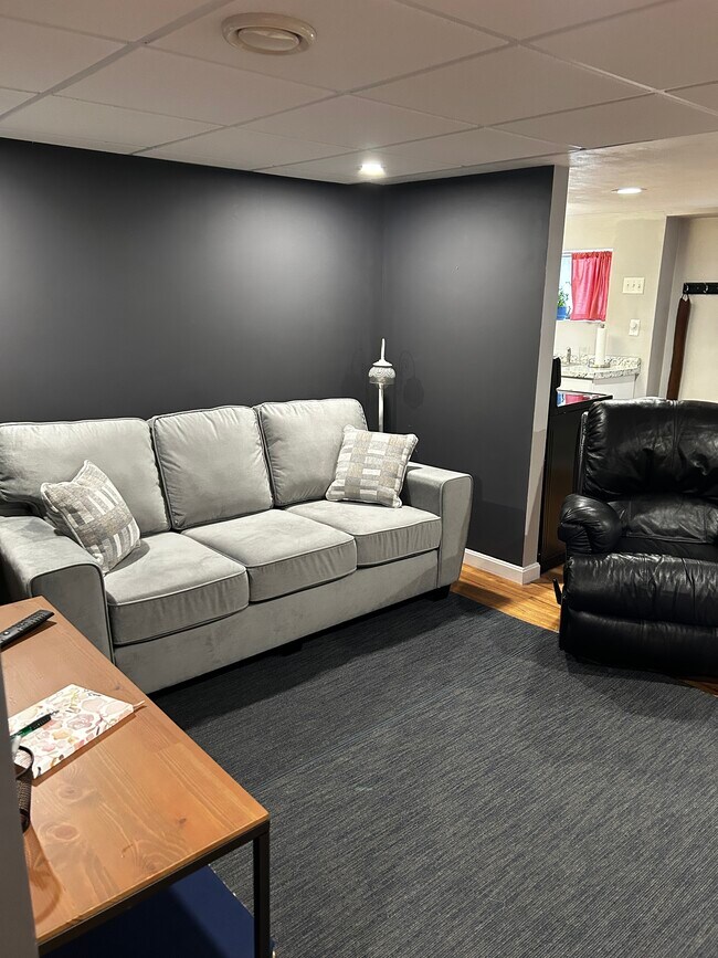 Building Photo - 195 Melendy Rd