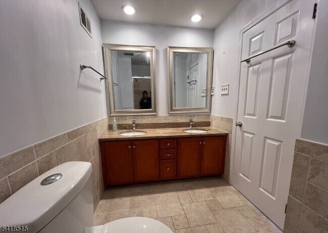 Building Photo - 64 Goldfinch Ct