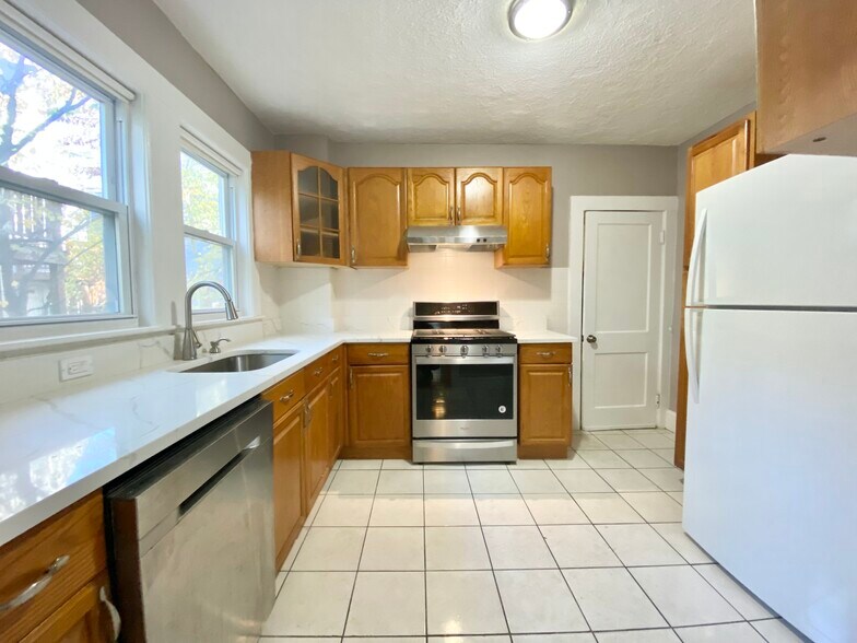 Building Photo - 42 Day St