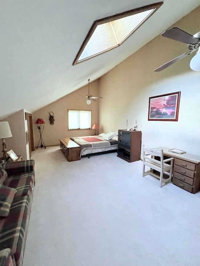 Building Photo - Stunning 3-Bedroom, 2-Story Townhome for Rent – 3,000 sq ft