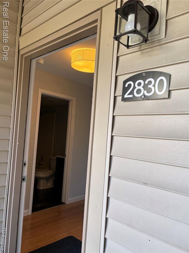 Building Photo - 2830 Davison Ave