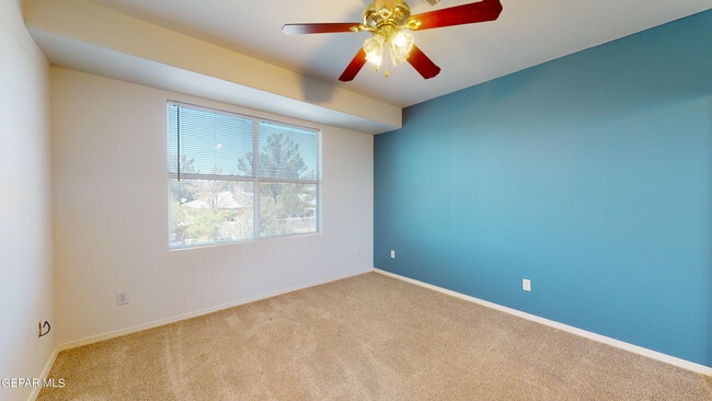 Building Photo - 6256 Escondido Dr