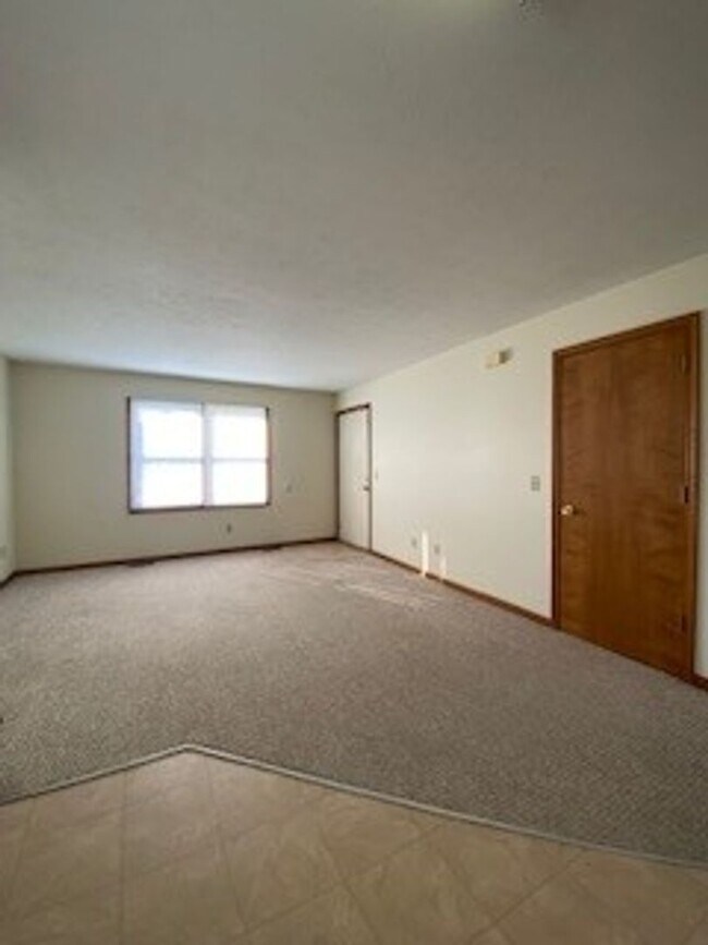 Building Photo - 212 Stonewall Ct