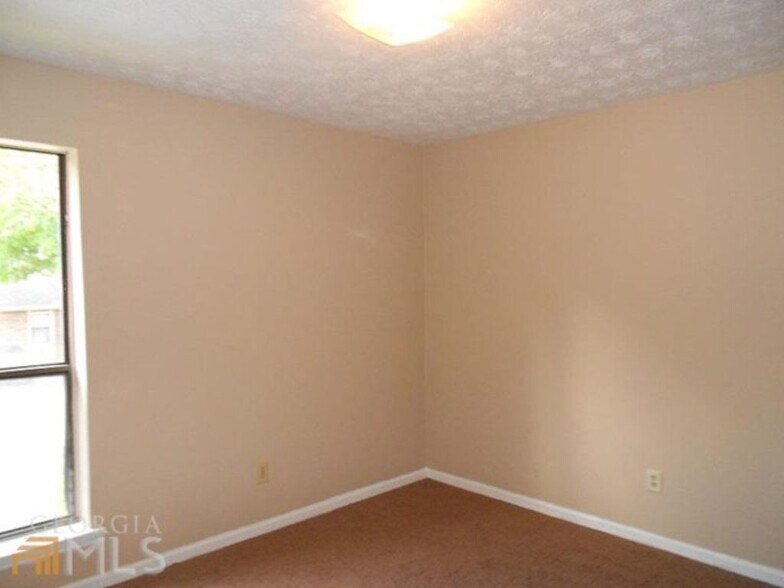 Building Photo - 132 Sandalwood Cir