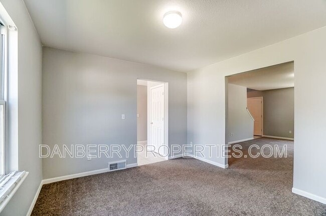 Building Photo - 3660 Willow Run Dr