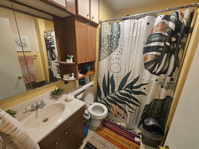 Building Photo - 1132 W Wrightwood Ave