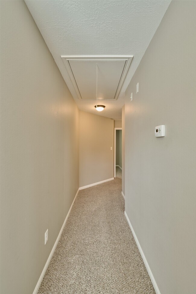 Building Photo - 132 Artesian Way