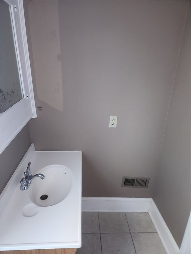 Building Photo - 57 Rowley St