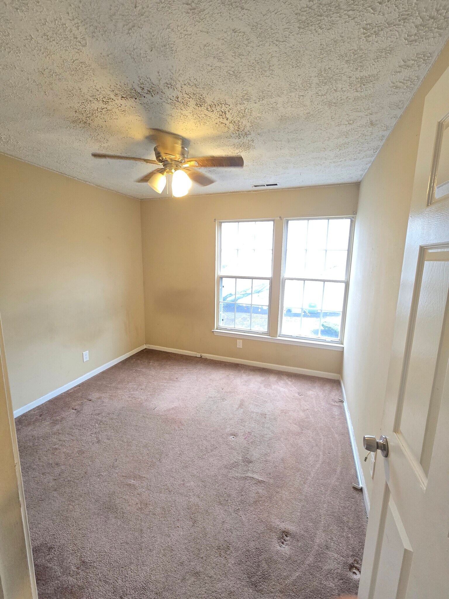 Building Photo - 180 Kenwood Dr