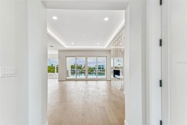 Building Photo - 3 Treasure Ln