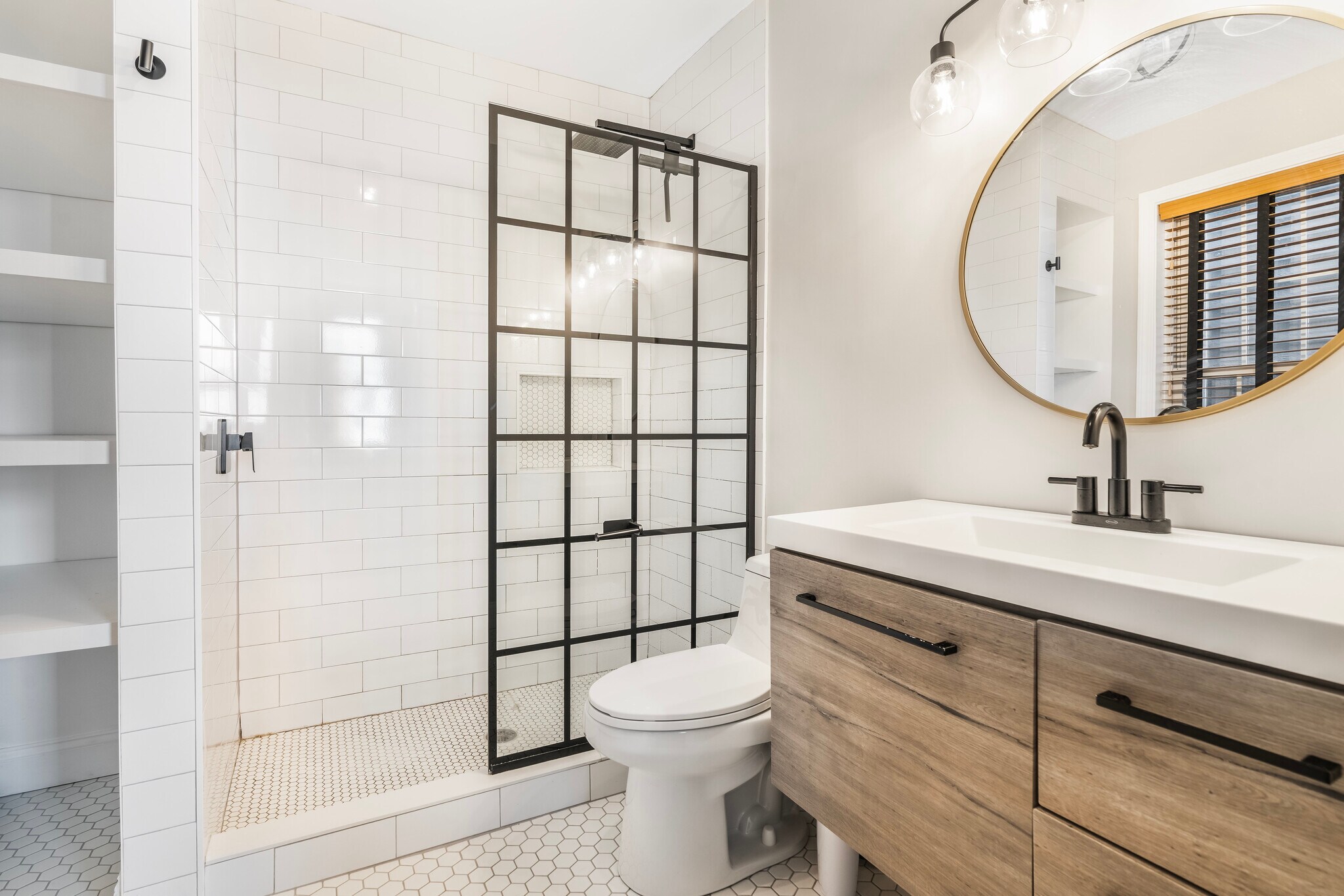 Building Photo - 764 E 3rd St