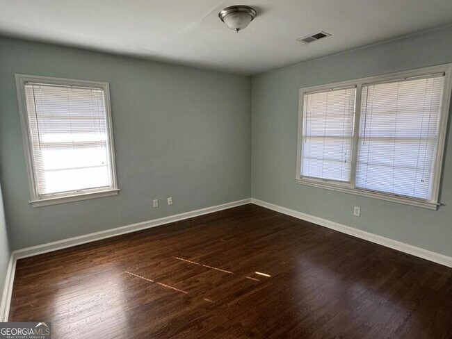 Building Photo - 2157 Settle Cir SE