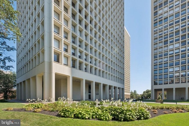 Building Photo - 200 Locust St
