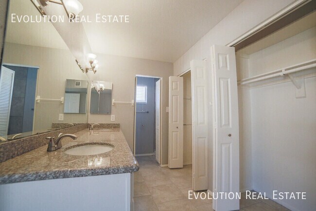 Building Photo - 2110 S Shannon Dr