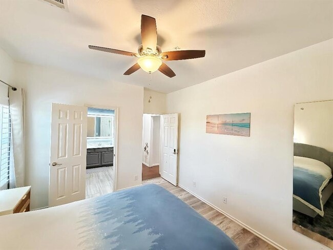 Building Photo - 6162 N Brookline Ave