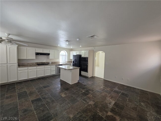Building Photo - 8008 Dover Shores Ave