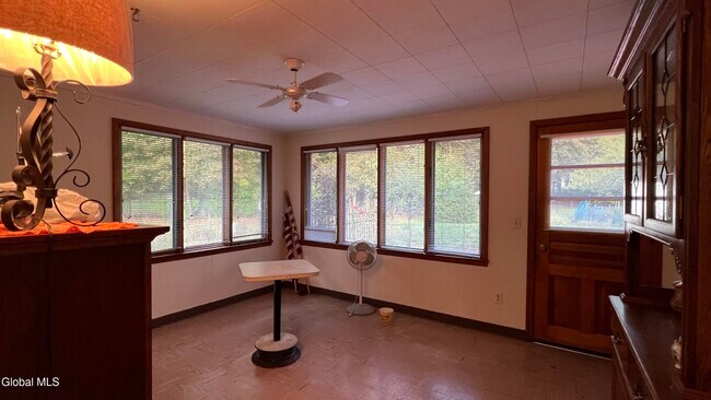 Building Photo - 275 Bloomingrove Dr