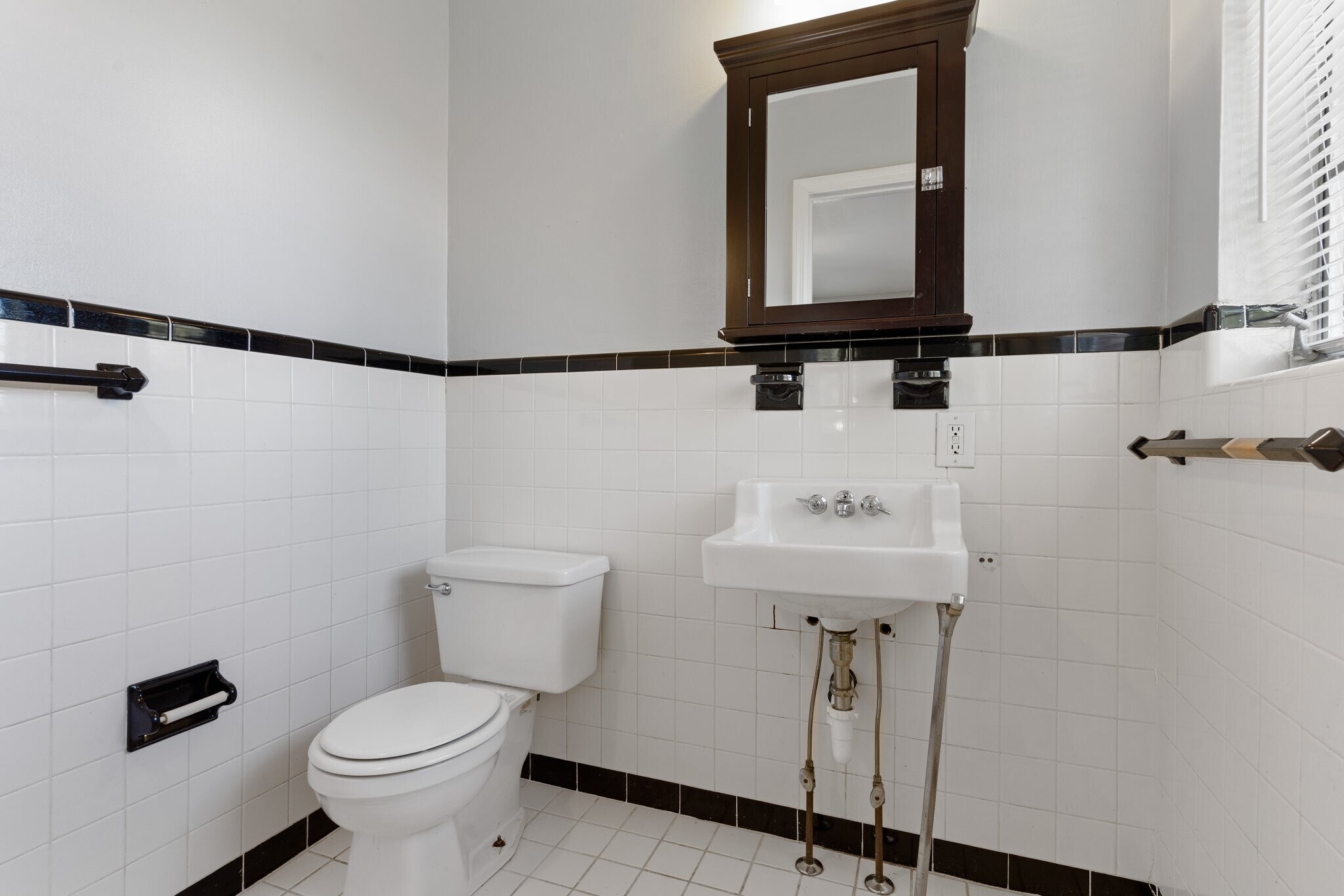 Building Photo - 603 Bitsy Ln